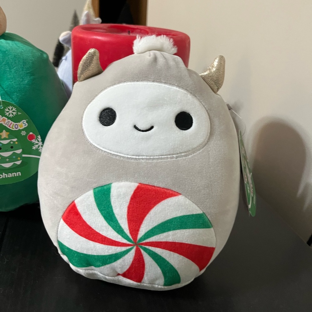 Nissa yeti Squishmallows NWT